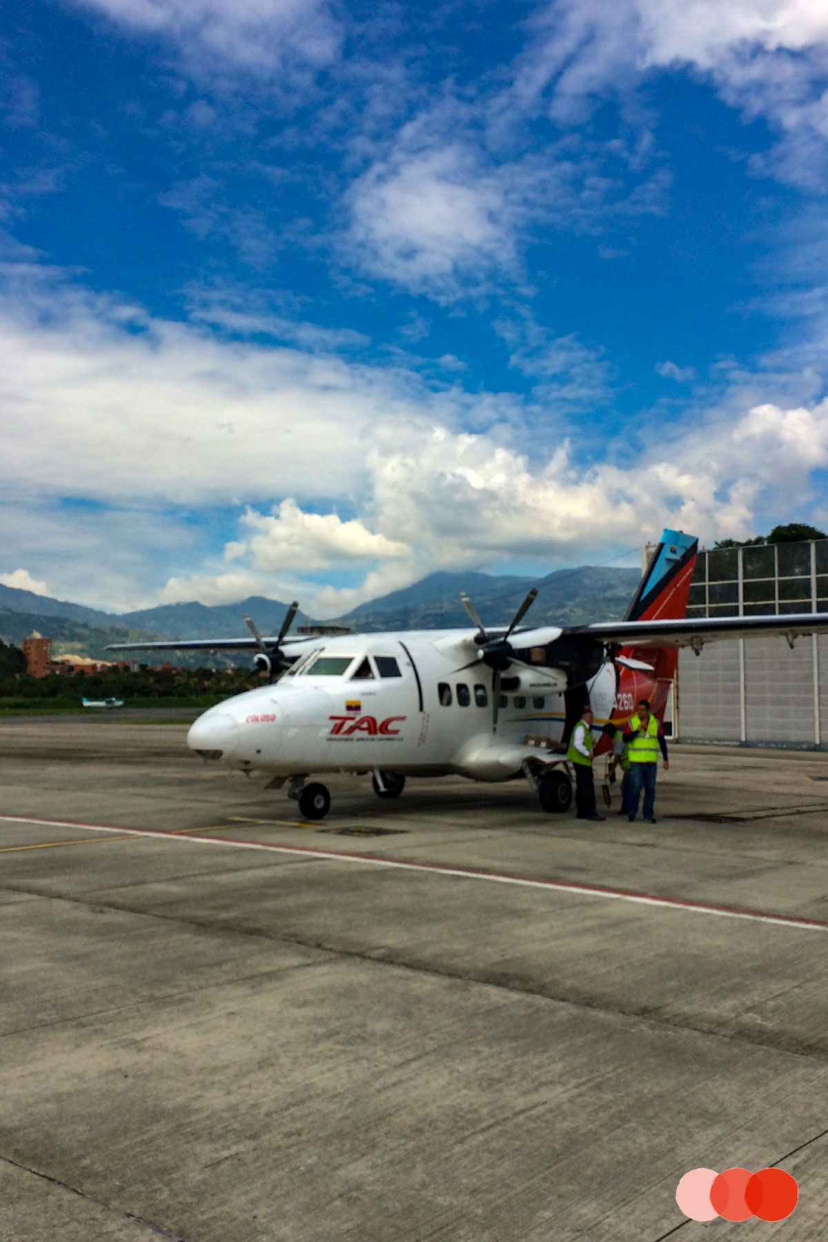 Propellermaschine Medellin nach Nuqui