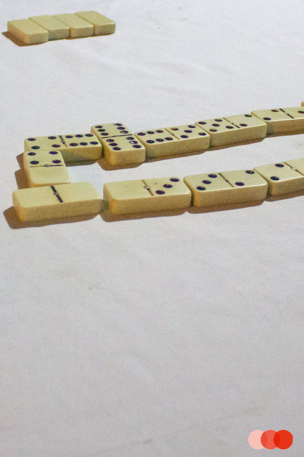 Domino spielen, Nuqui
