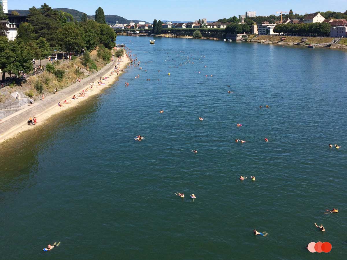 Flussschwimmen in Basel