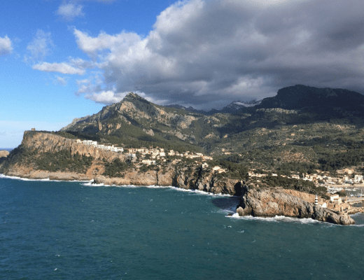 Mallorca, Blick auf Bucht von Port Sóller und Steilküste