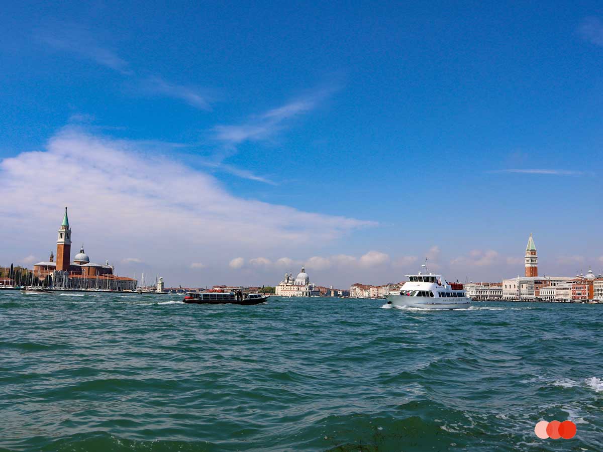 Fähre nach Lido, Blick auf Venedig und Canale Grande