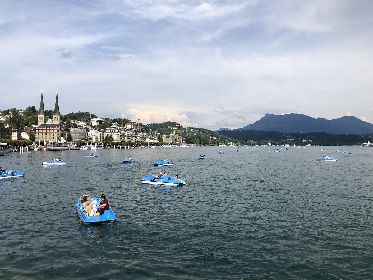 Luzern, Tretbootfahren auf dem Vierwaldstättersee