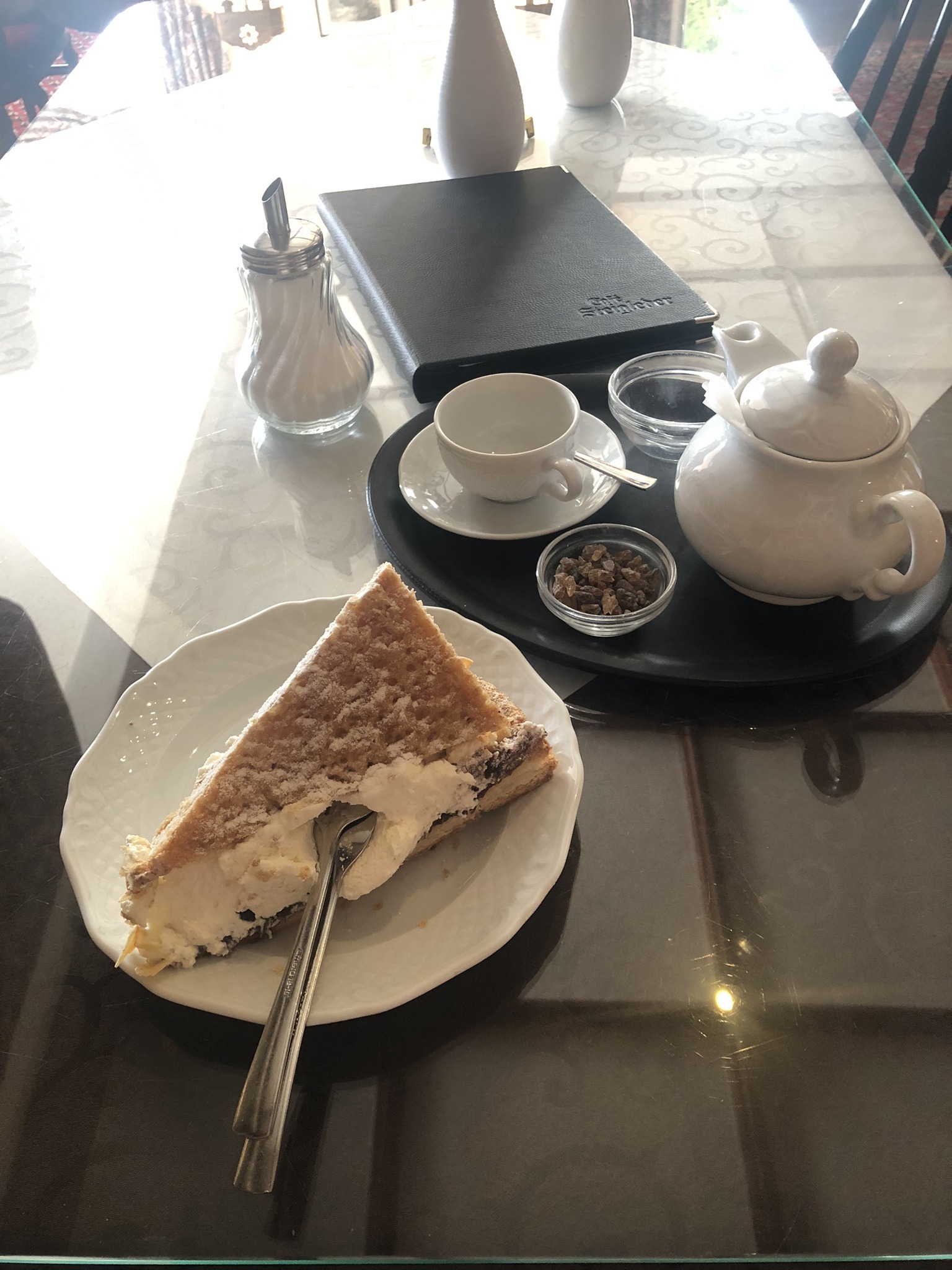 Friesentorte und Ostfriesentee im Café Steigleder